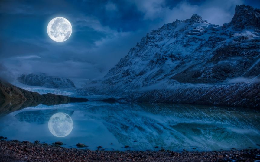 水中月亮,云丹久美图片