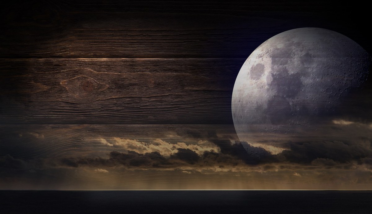 月球、海、云免费图片