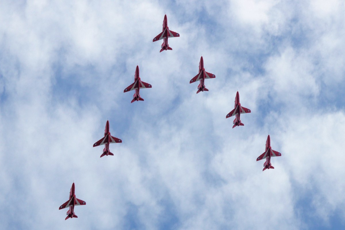 红色箭头、空气显示、空中显示的团队免费图片