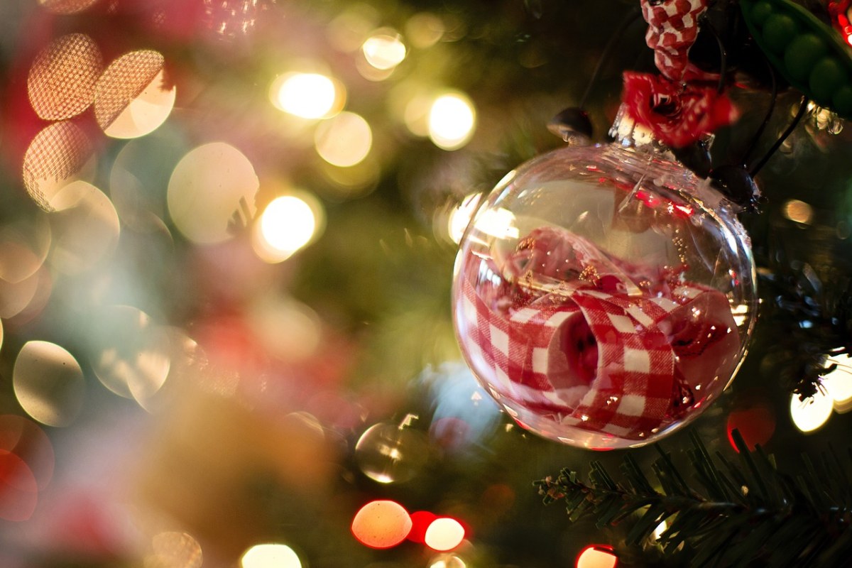 圣诞饰品、圣诞灯点亮、度假免费图片