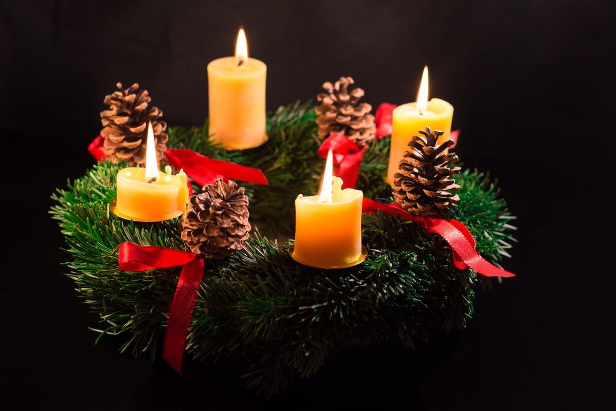 圣诞节蜡烛与花环图片免费图片