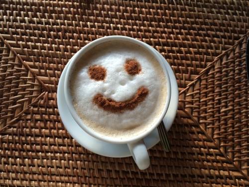 咖啡、早晨的微笑、杯