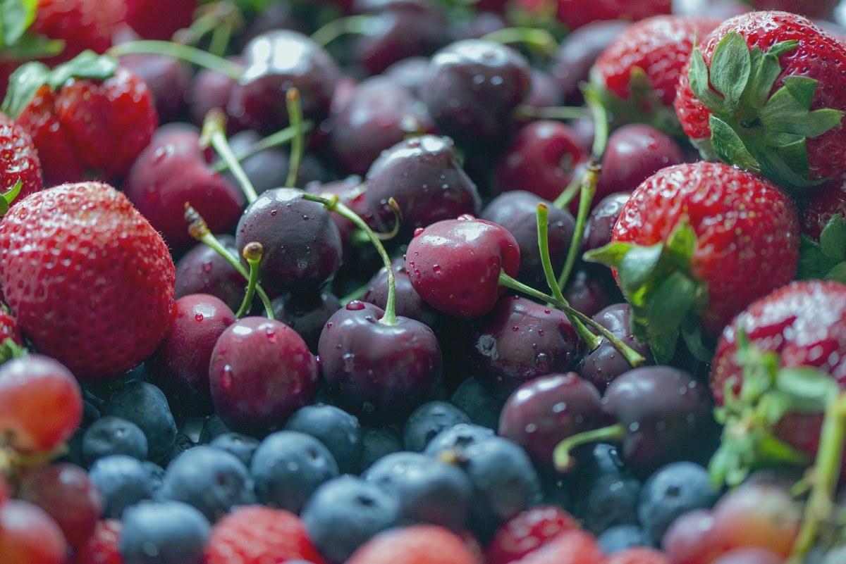 草莓、蓝莓、樱桃免费图片