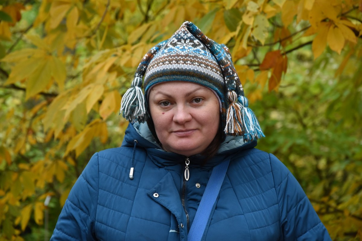 俄罗斯的女人,爱沙尼亚的帽子,情绪