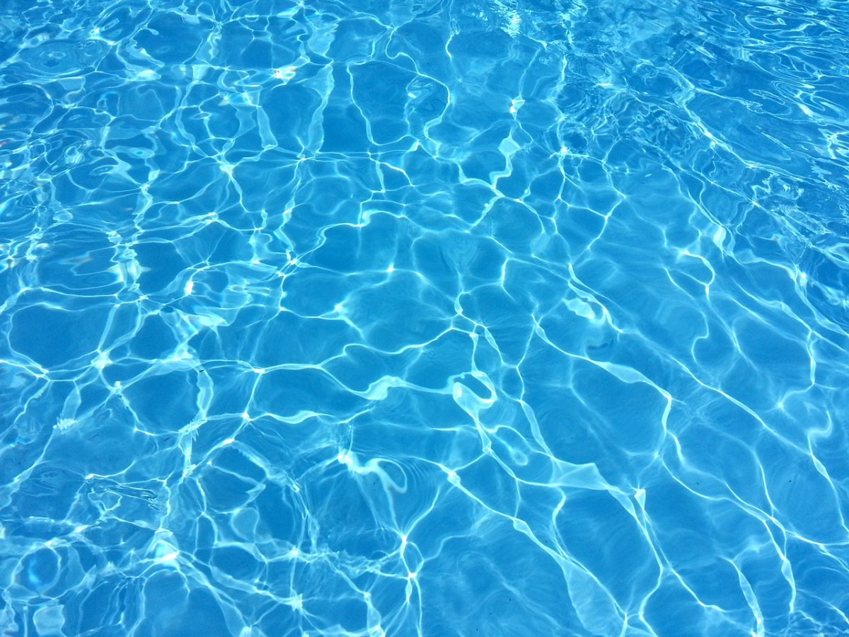 游泳池水面波纹免费图片
