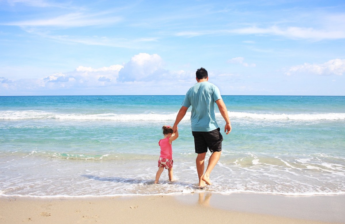 父亲、女儿、海滩免费图片