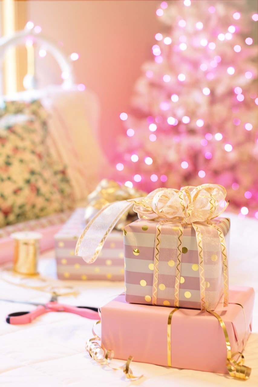 圣诞节、粉红色、礼物免费图片