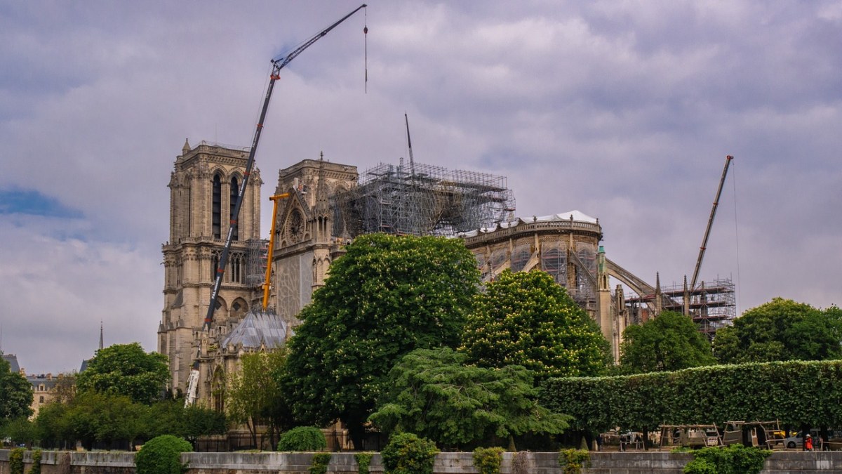 巴黎圣母院被破坏，、名胜古迹、历史免费图片