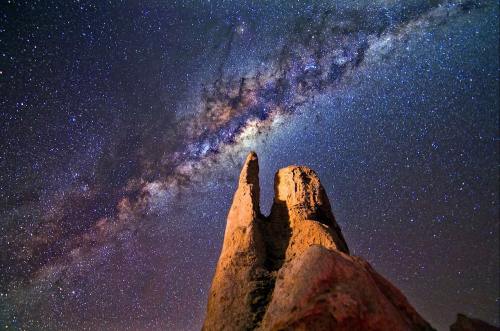 银河、岩、夜