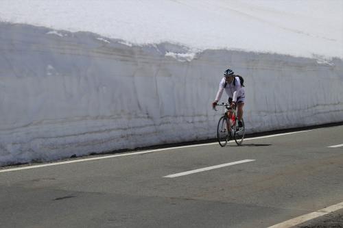 山、骑车人、雪