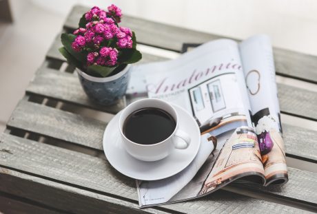 咖啡、杂志、报纸