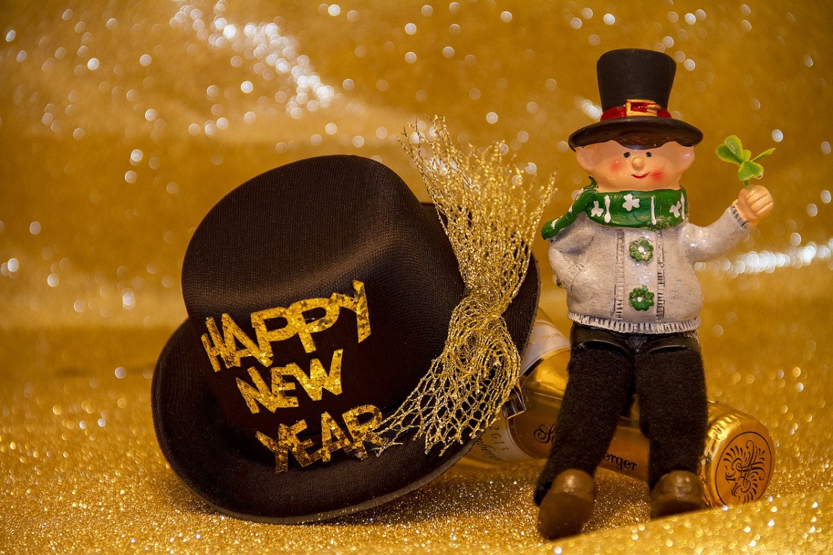 新年快乐帽子与玩偶免费图片