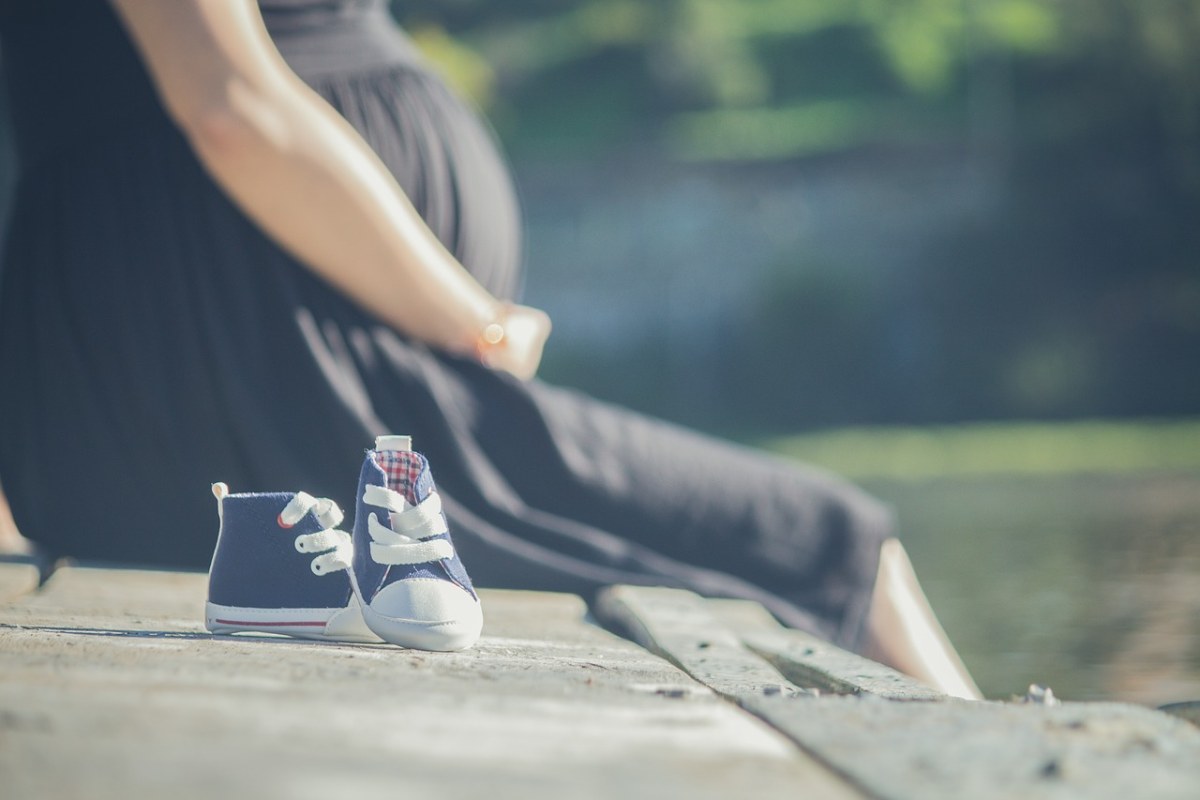 怀孕的、鞋子的婴儿、春天免费图片