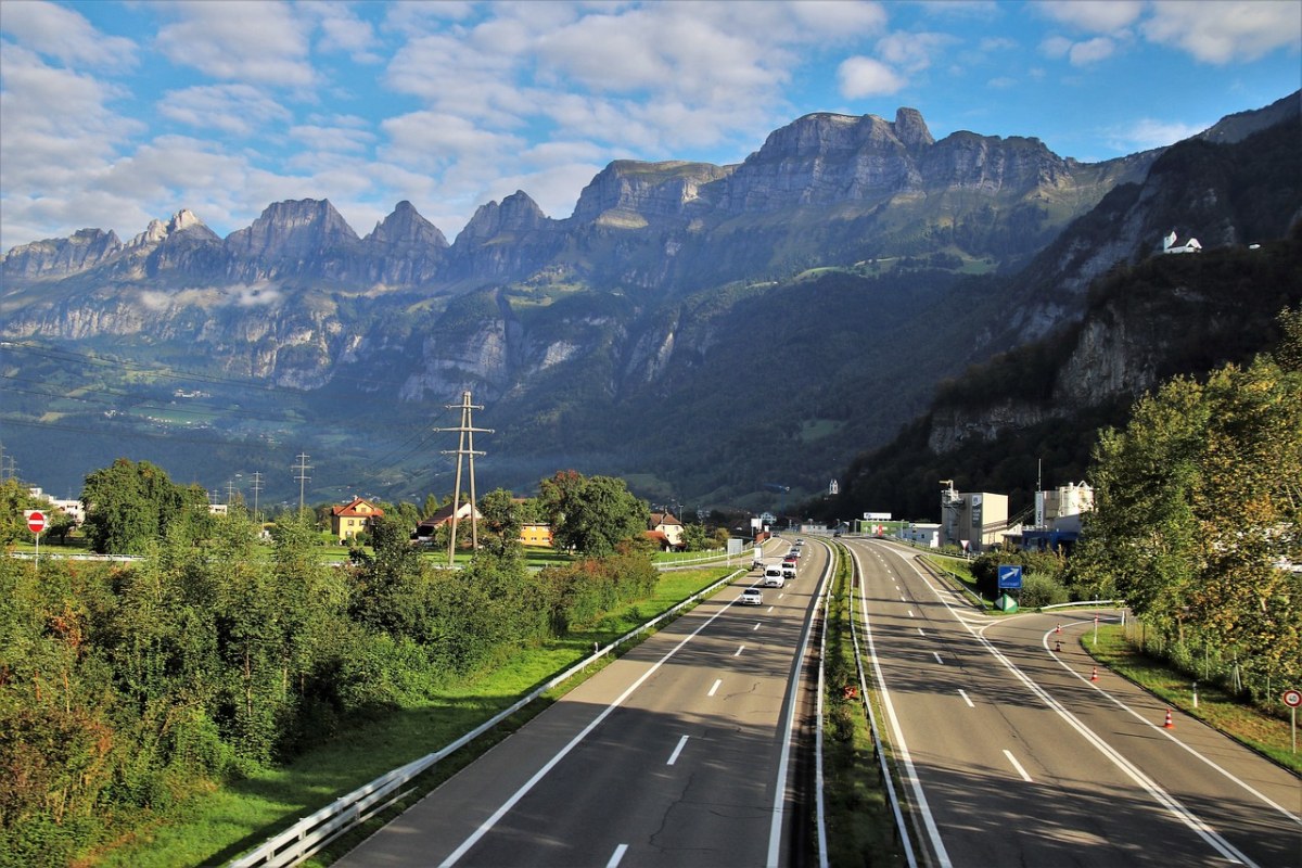 阿尔卑斯山、公路、全景图免费图片