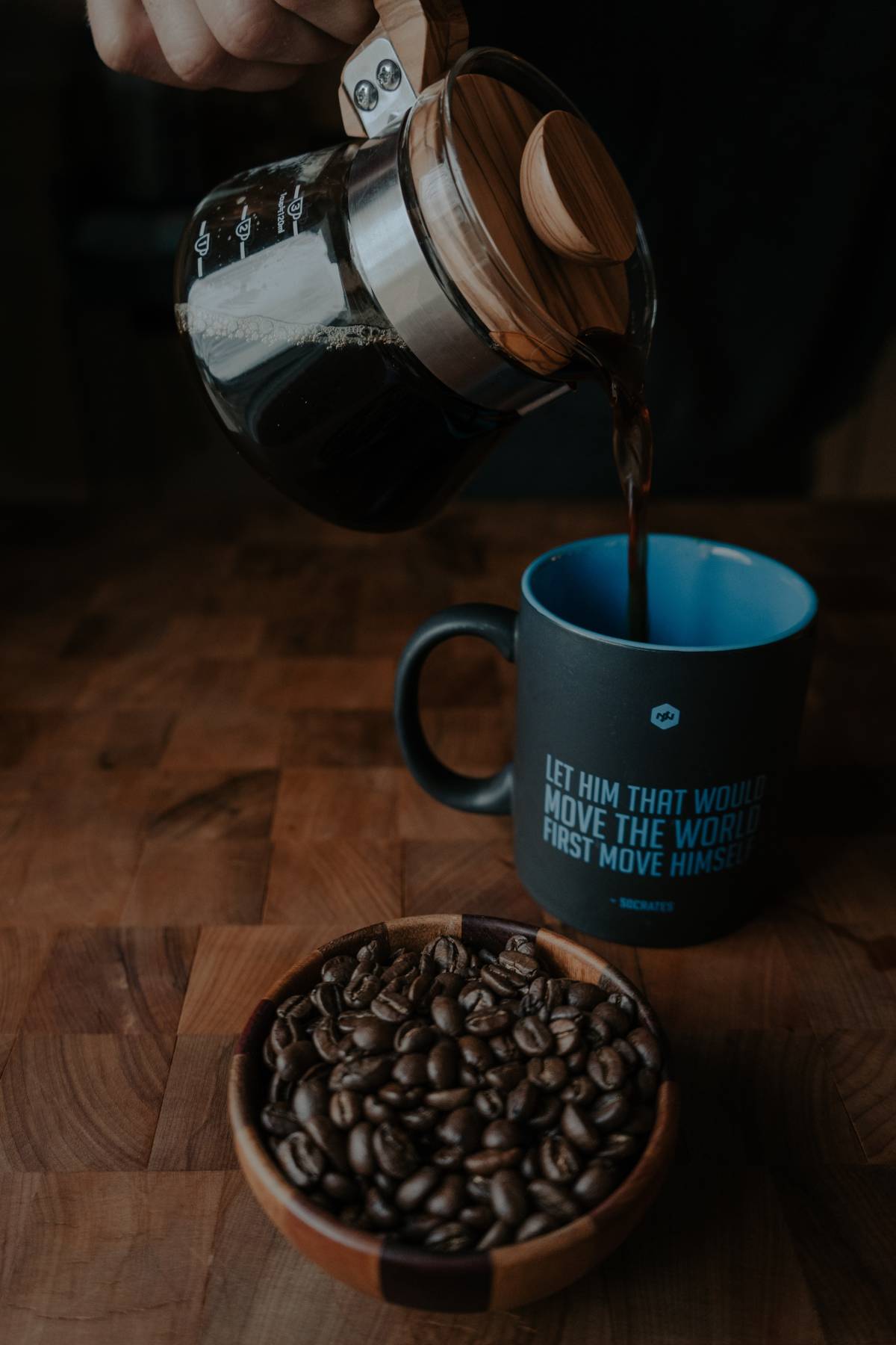 有牛奶和心形的咖啡杯 咖啡心形背景圖桌布圖片免費下載 - Pngtree
