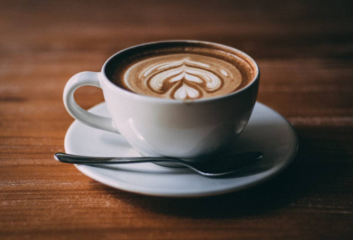 一杯咖啡与勺子 5655×3848免费图片